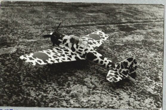 A6M3 Zero rozp�t�:1400mm,hmotnost:3000g,motor:Enya40,zvl�tn� funkce:zatah.podvozek,klapky.odhoz.Prvn� start 10.7.1982